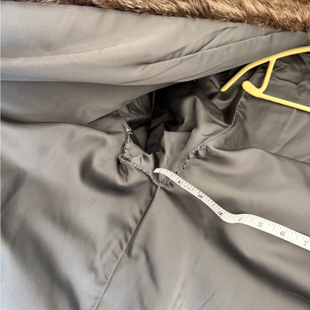 Luxurious Brown Fur Coat - 100% Raccoon Fur - Picture 13 of 15